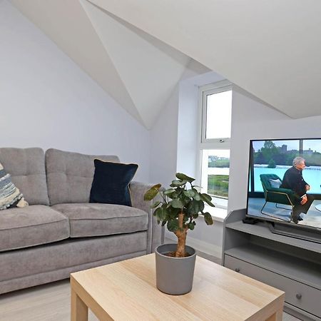 Entire Penthouse Apartment With Sea Views 포트러시 외부 사진
