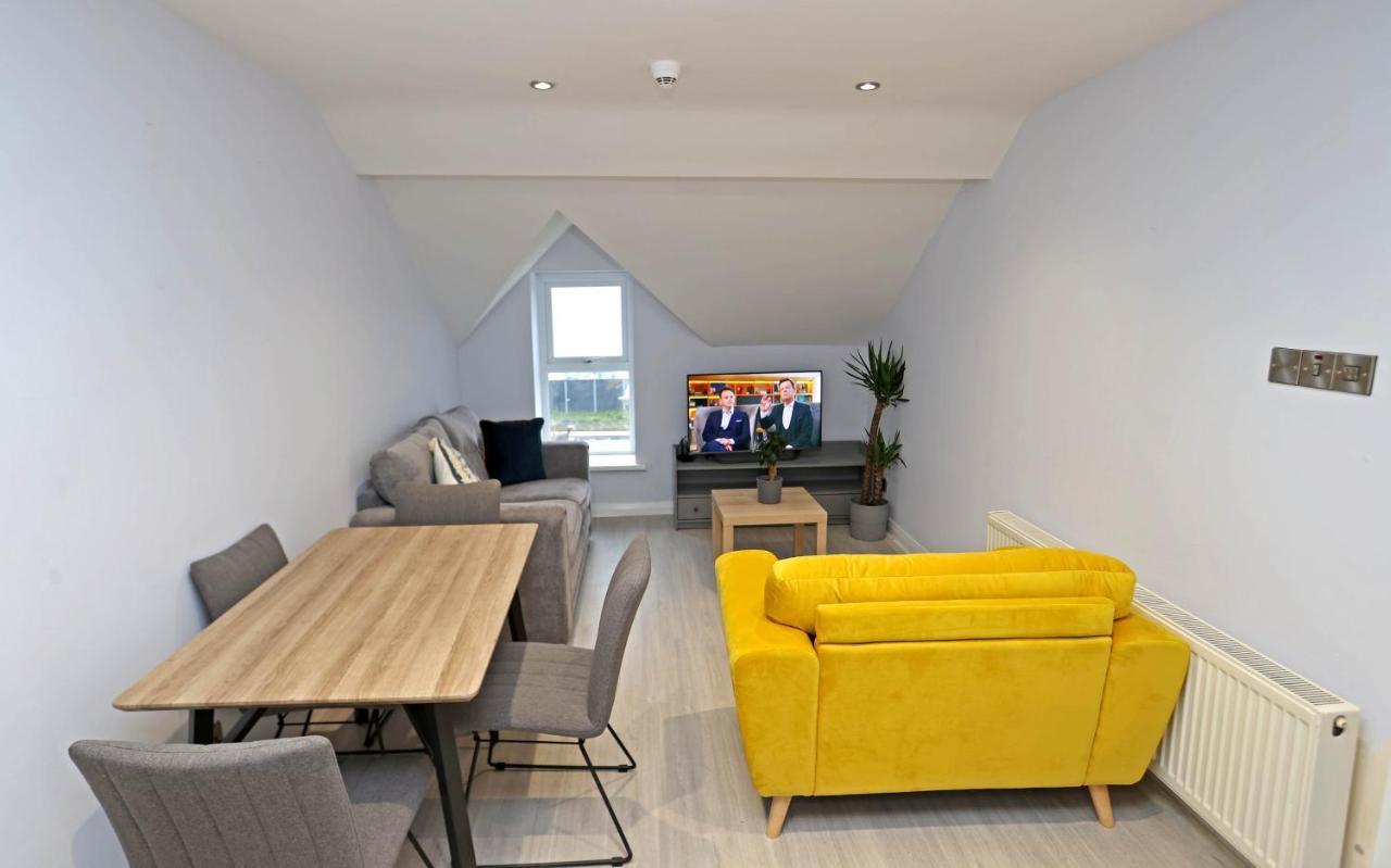 Entire Penthouse Apartment With Sea Views 포트러시 외부 사진